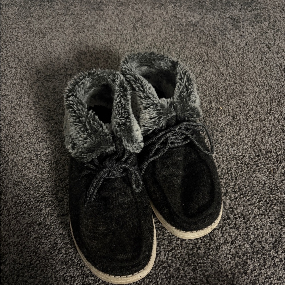 Hey Dude Gray Fur-Lined Footwear